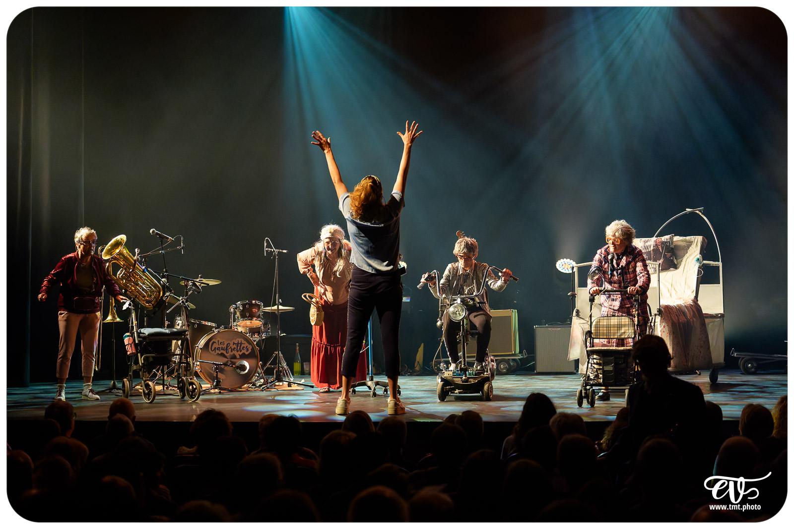 LES GAUFRETTES (CIE JACQUELINE CAMBOUIS)